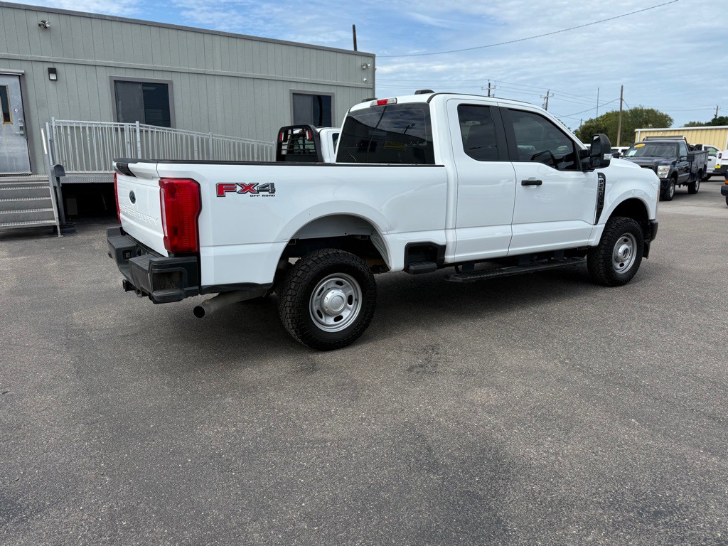 2023 Ford F-250 Image 2