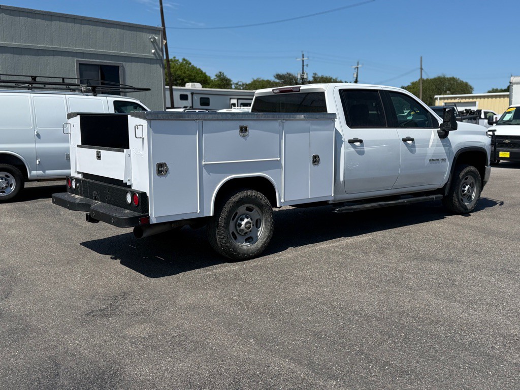 2023 Chevrolet Silverado 1500 Image 2
