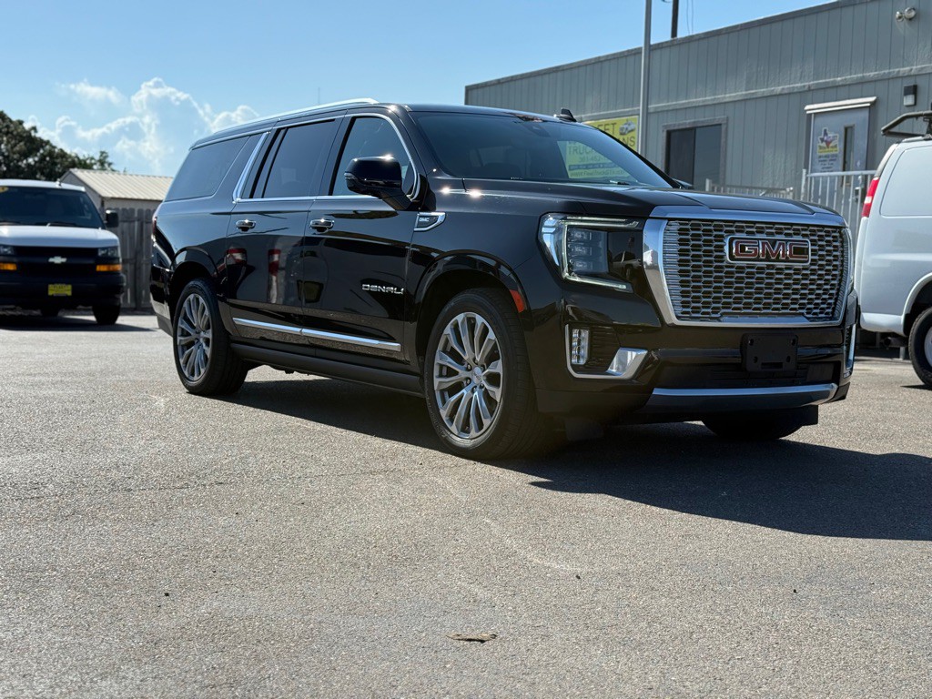 2022 GMC Yukon Image 3