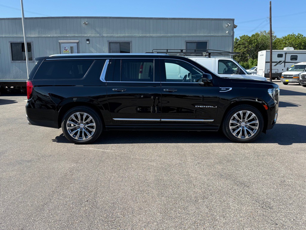 2022 GMC Yukon Image 4