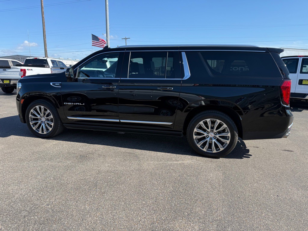 2022 GMC Yukon Image 8
