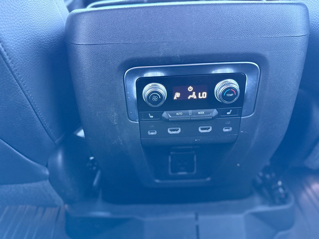 2022 GMC Yukon Image 16