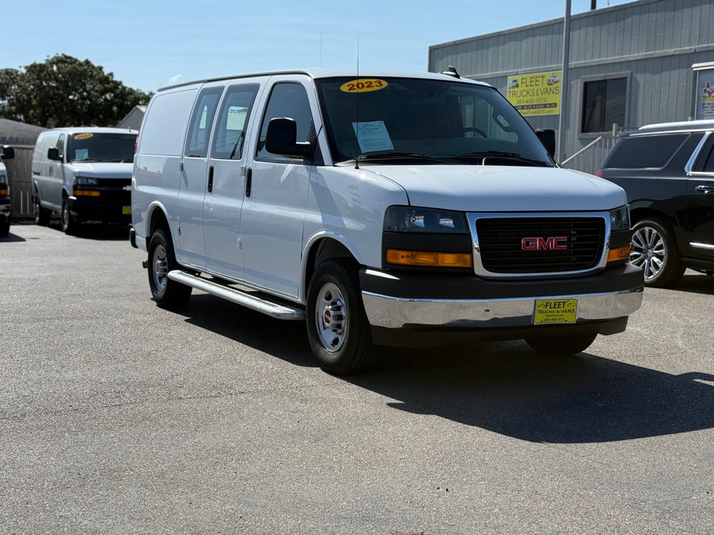 2023 GMC Savana Image 3