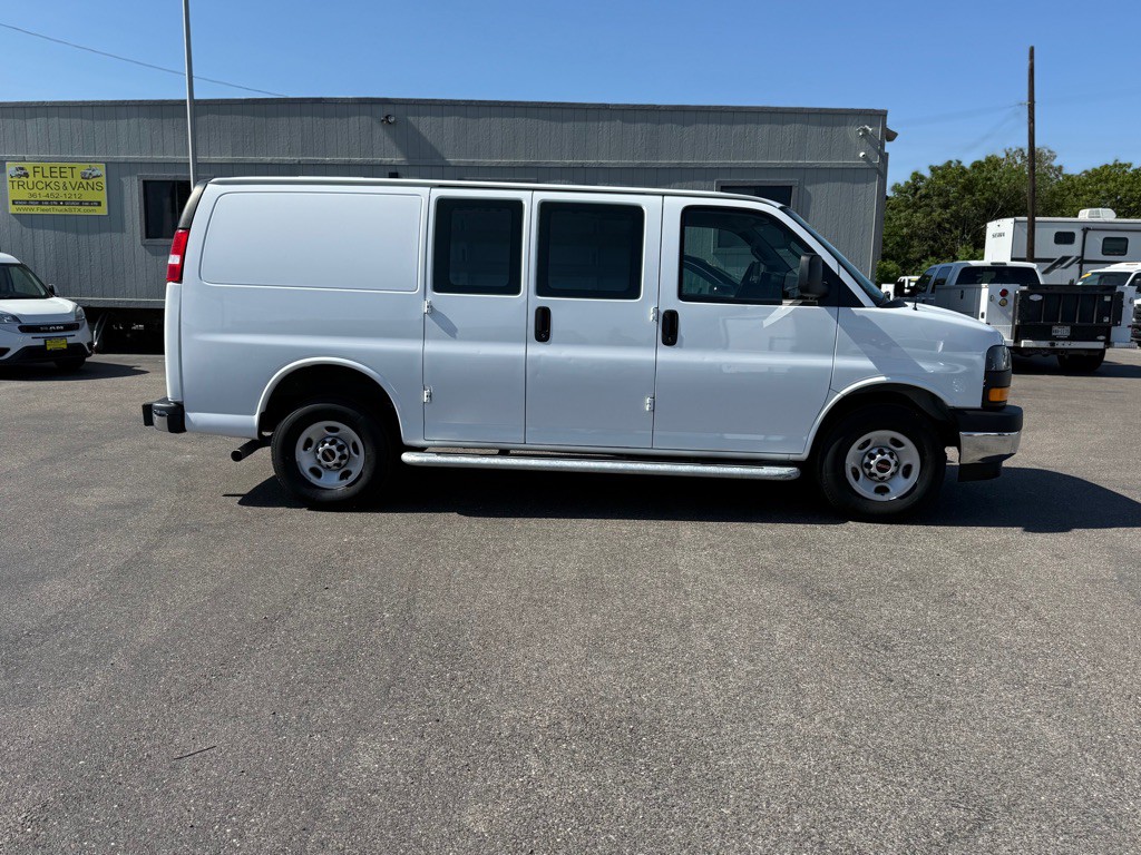 2023 GMC Savana Image 4