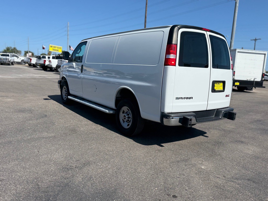 2023 GMC Savana Image 7