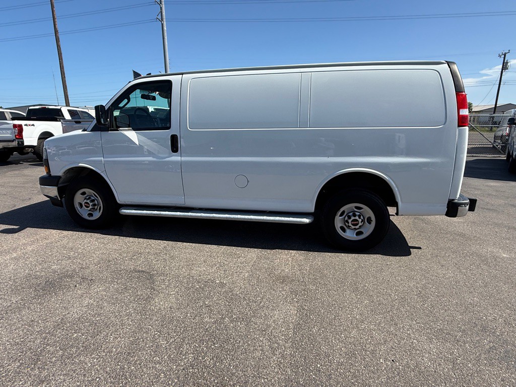 2023 GMC Savana Image 8