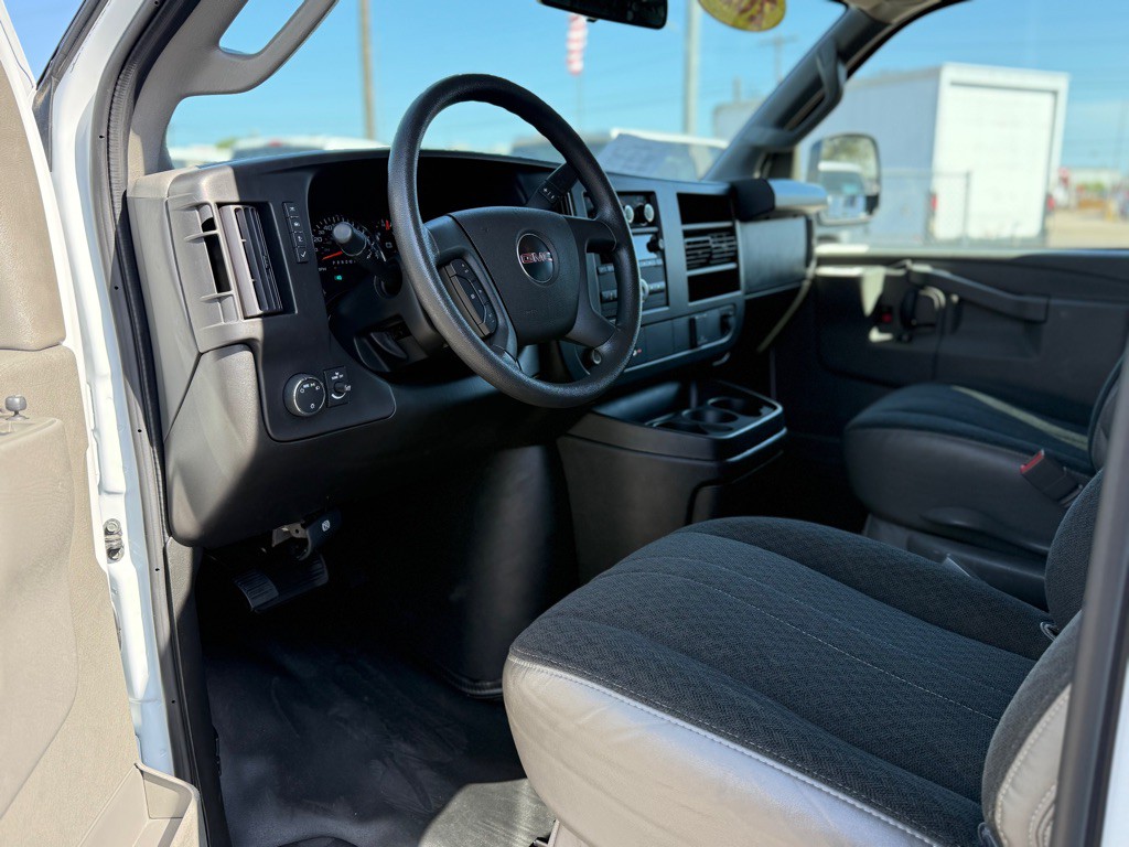 2023 GMC Savana Image 9