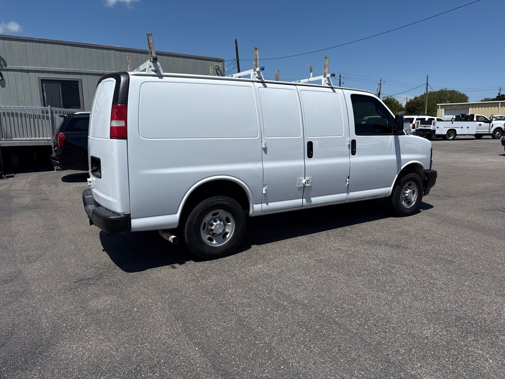 2017 Chevrolet Express Image 2