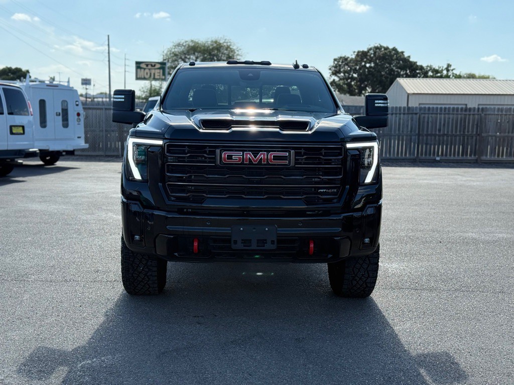 2025 GMC Sierra Image 2