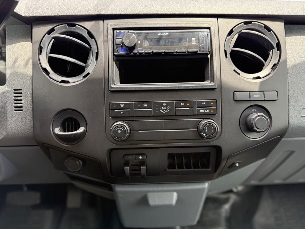 2015 Ford F-350 Image 17