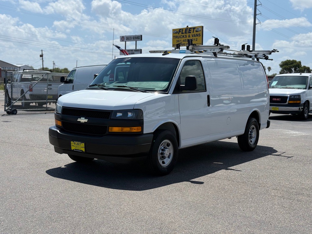 2018 Chevrolet Express Image 1