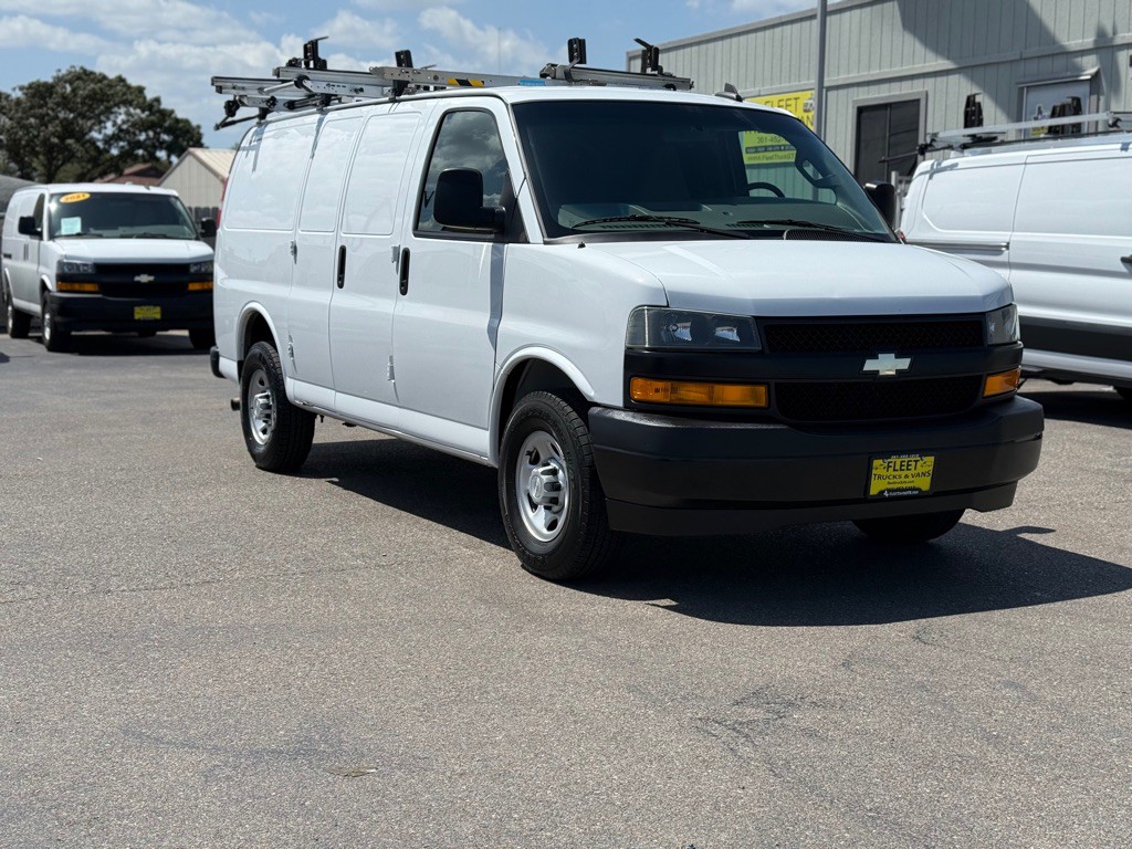 2018 Chevrolet Express Image 3