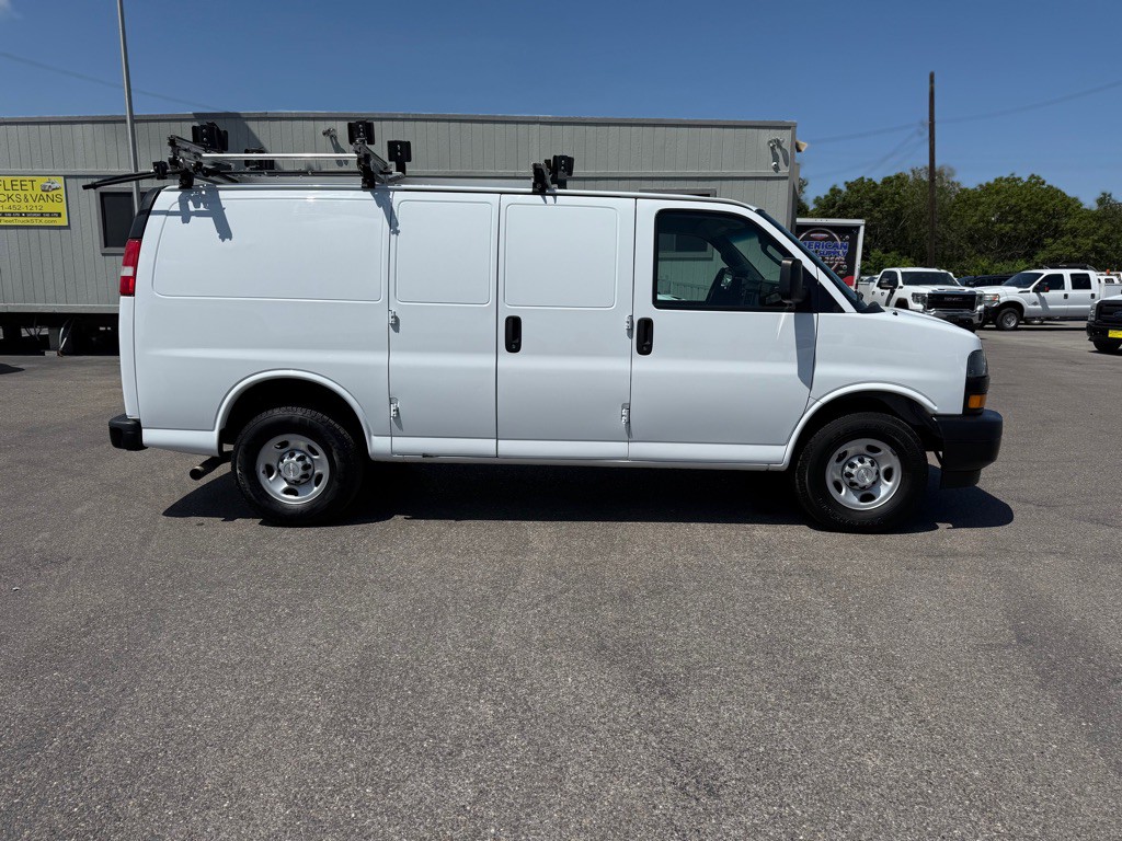 2018 Chevrolet Express Image 4