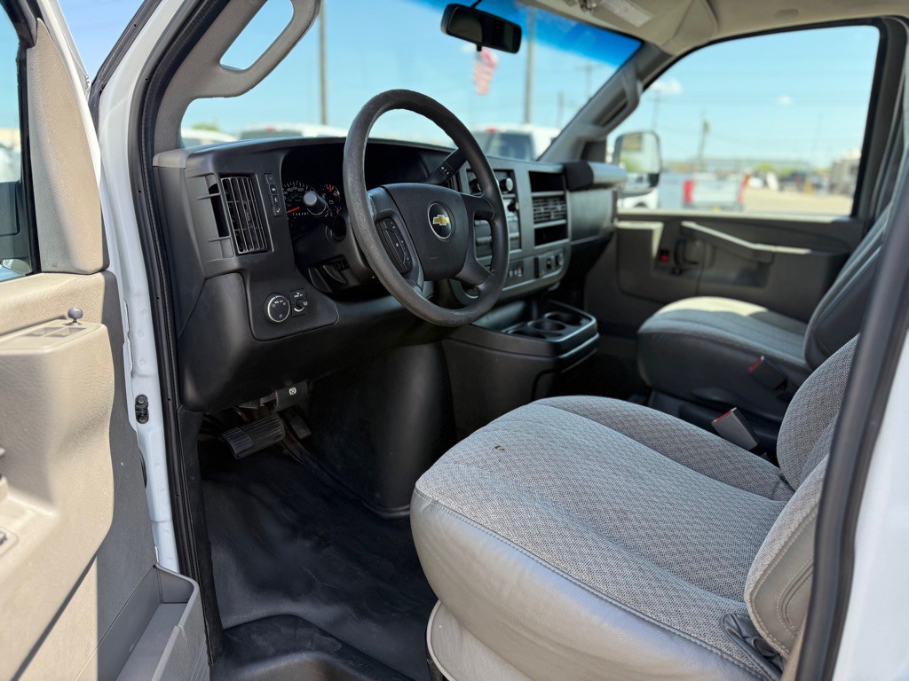 2018 Chevrolet Express Image 9
