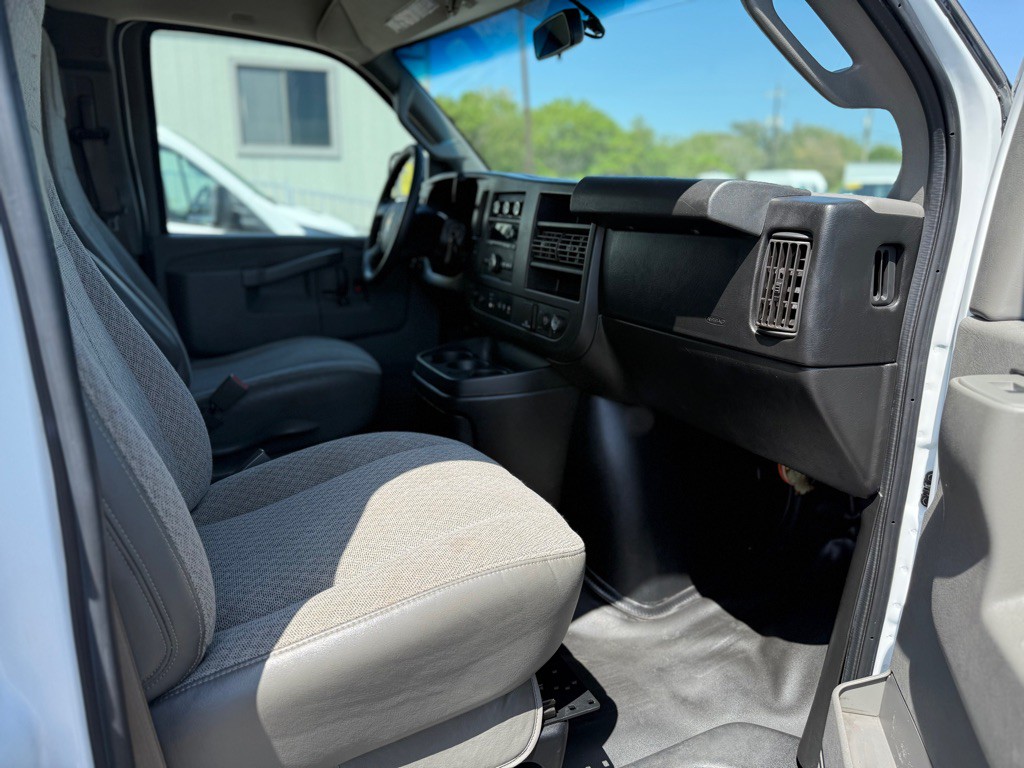 2018 Chevrolet Express Image 11