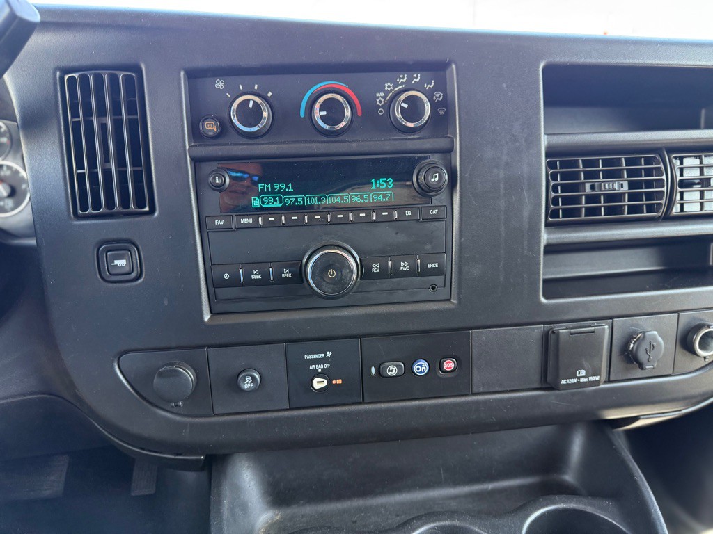 2018 Chevrolet Express Image 13