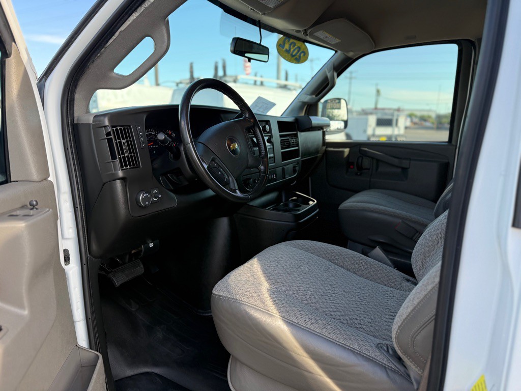 2022 Chevrolet Express Image 9