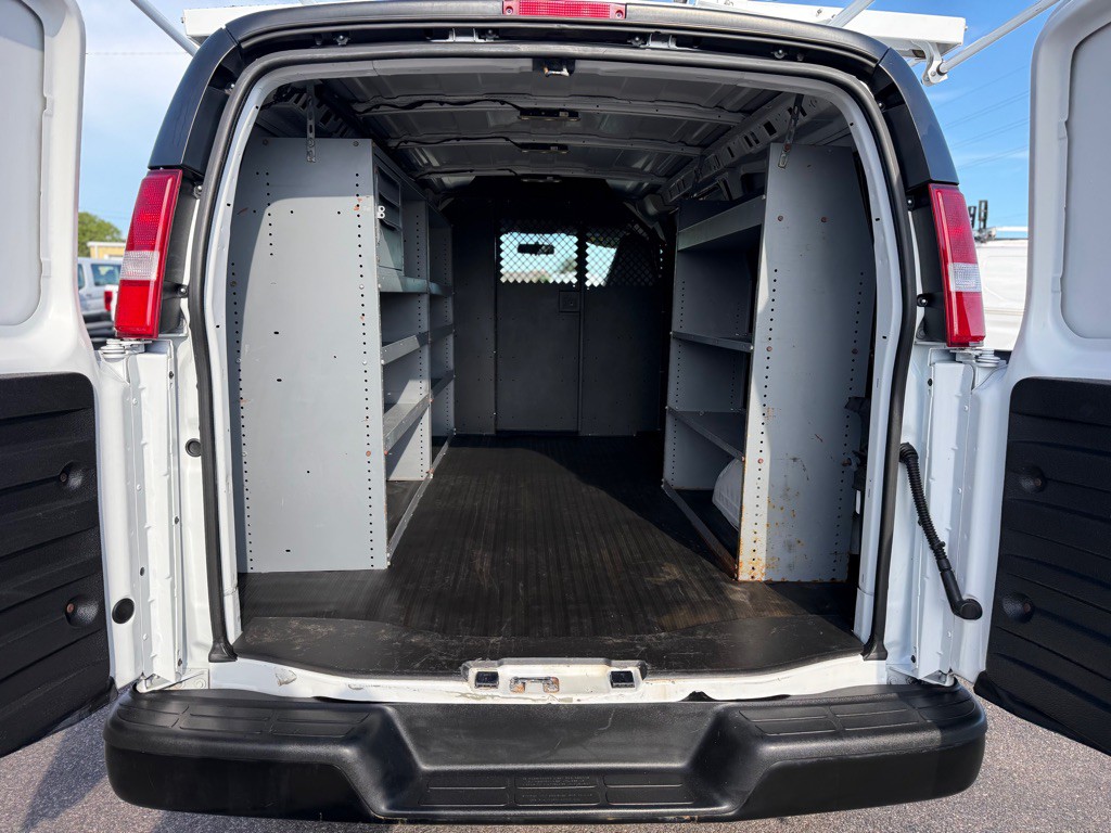 2022 Chevrolet Express Image 10