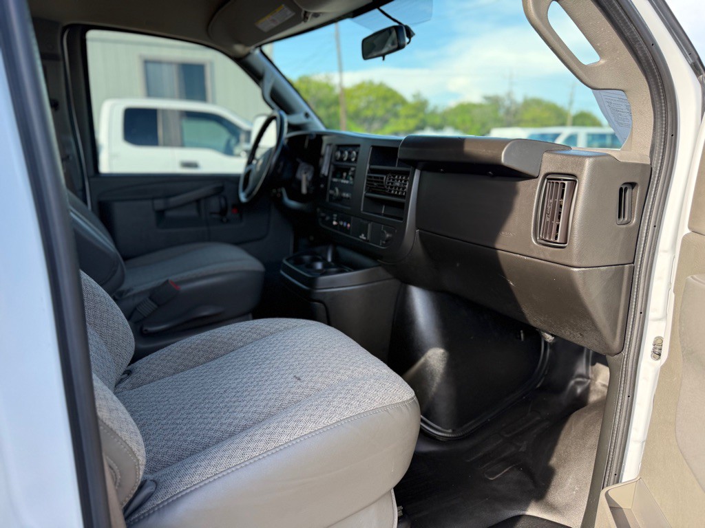 2022 Chevrolet Express Image 13