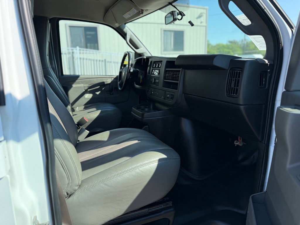 2021 Chevrolet Express Image 12