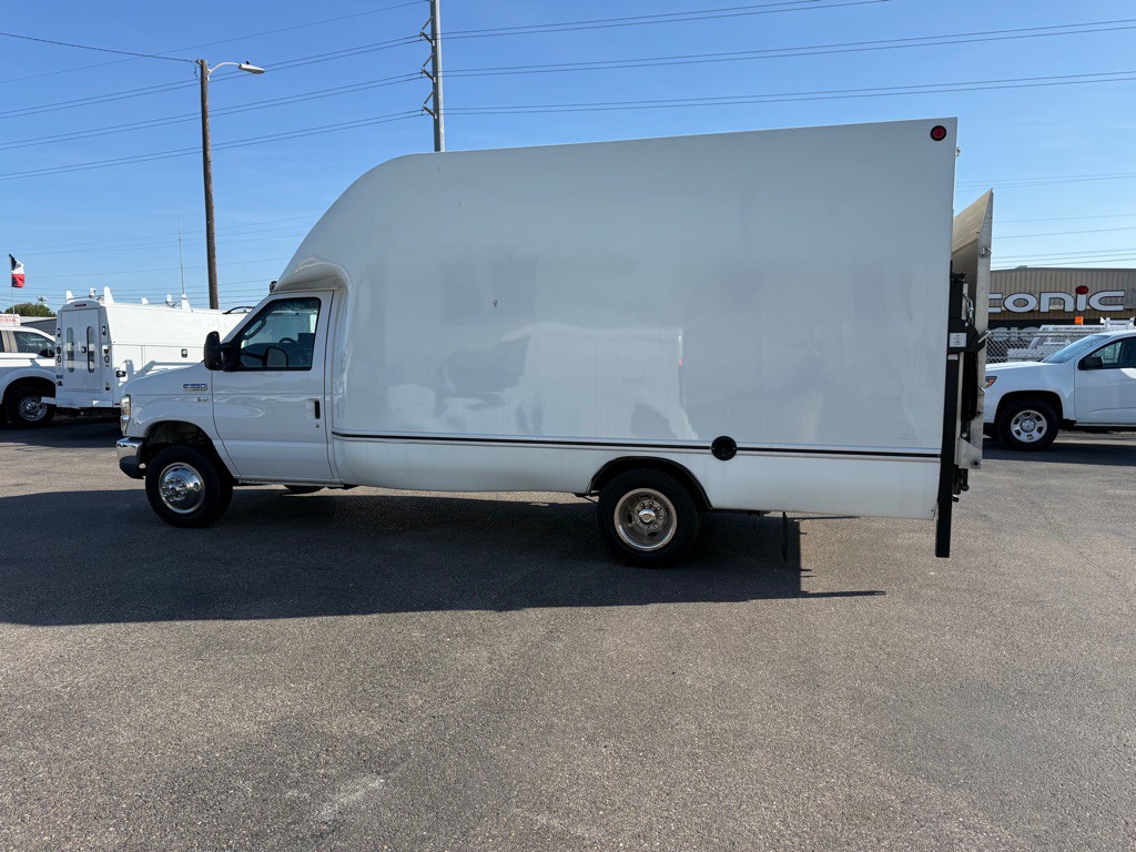 2016 Ford Econoline Image 8