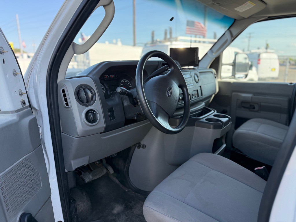 2016 Ford Econoline Image 9
