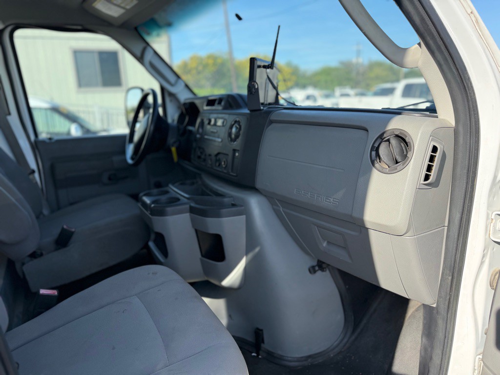 2016 Ford Econoline Image 10