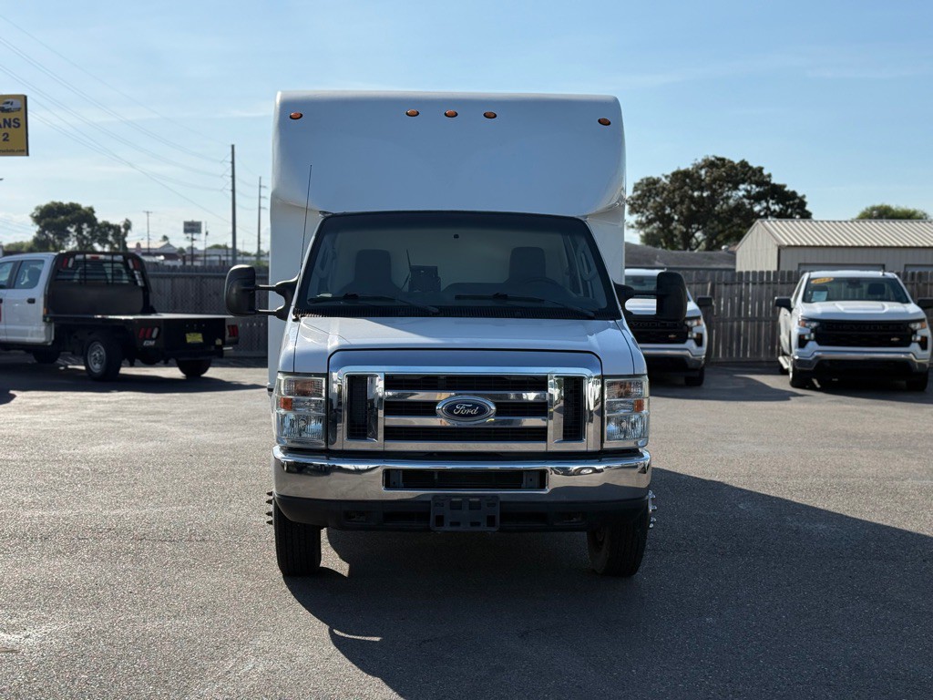 2016 Ford Econoline Image 3