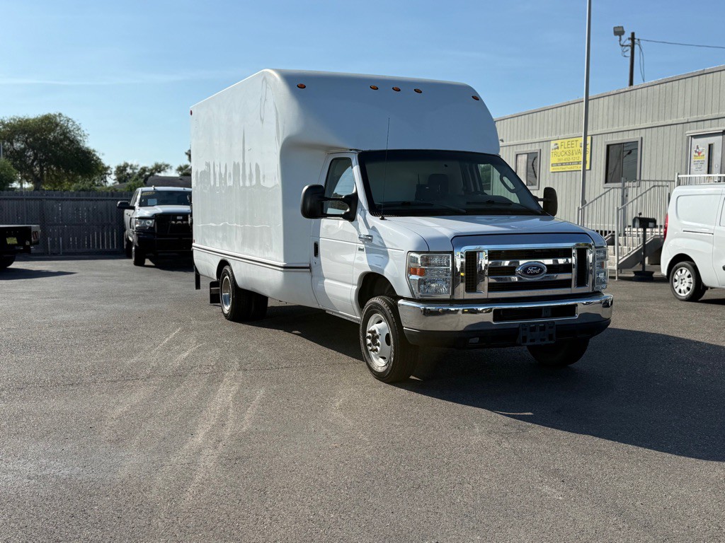 2016 Ford Econoline Image 4