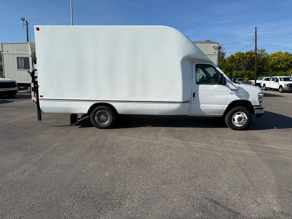 2016 Ford Econoline Image 5