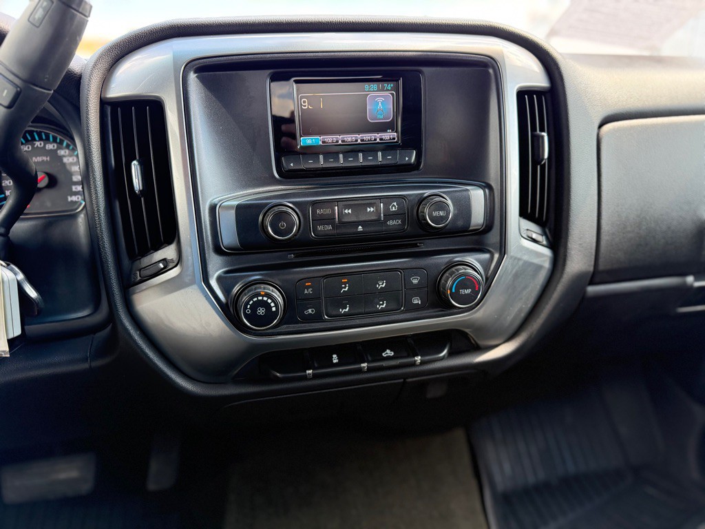 2015 Chevrolet Silverado 1500 Image 18