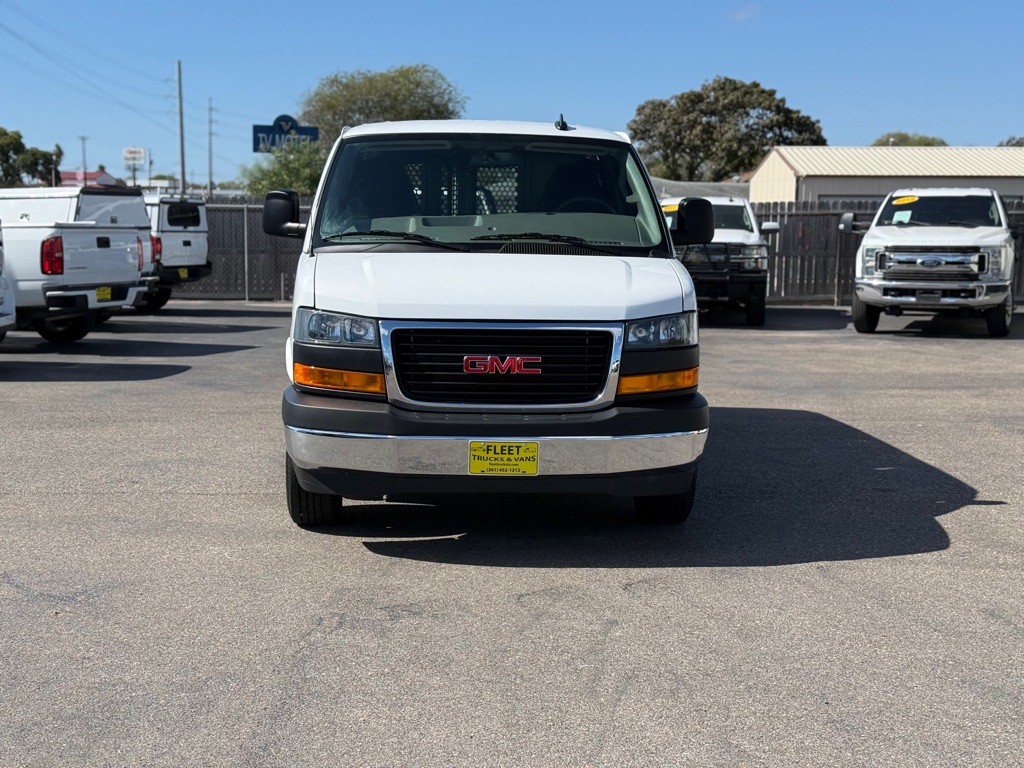 2024 GMC Savana Image 2