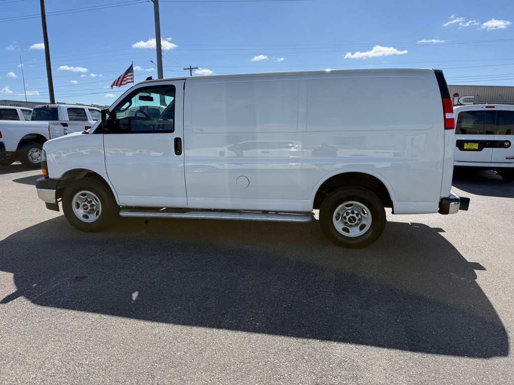 2024 GMC Savana Image 8