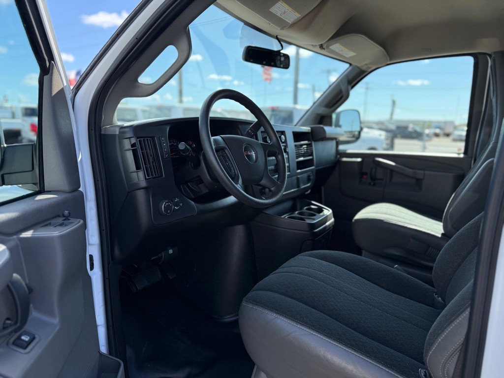 2024 GMC Savana Image 9