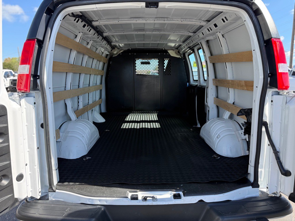 2024 GMC Savana Image 10