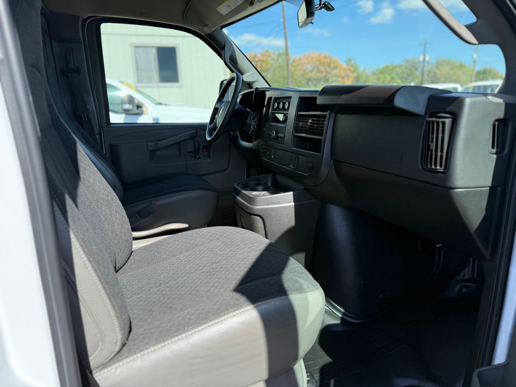 2024 GMC Savana Image 11