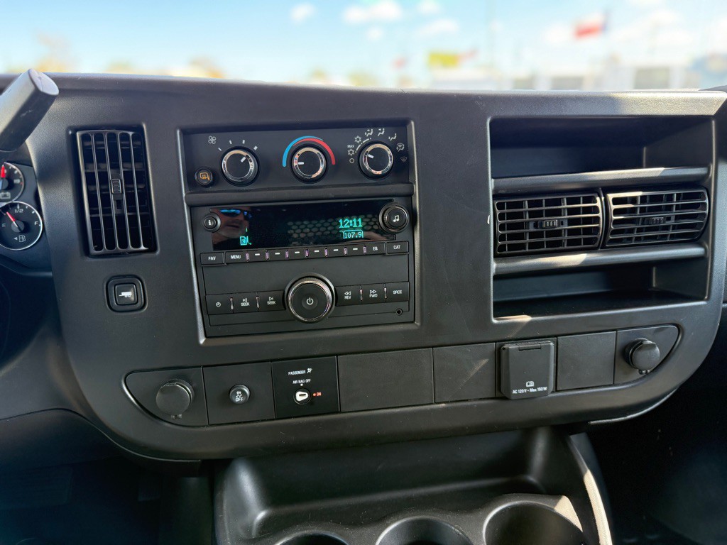 2024 GMC Savana Image 13