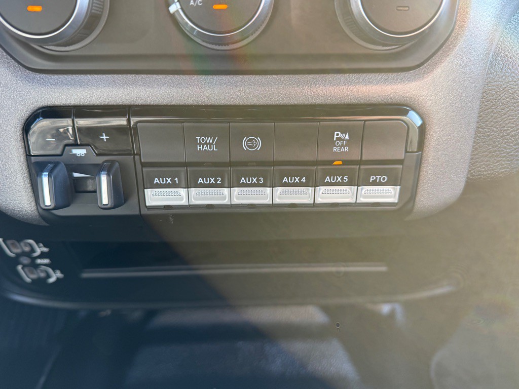 2022 RAM 3500 Image 14