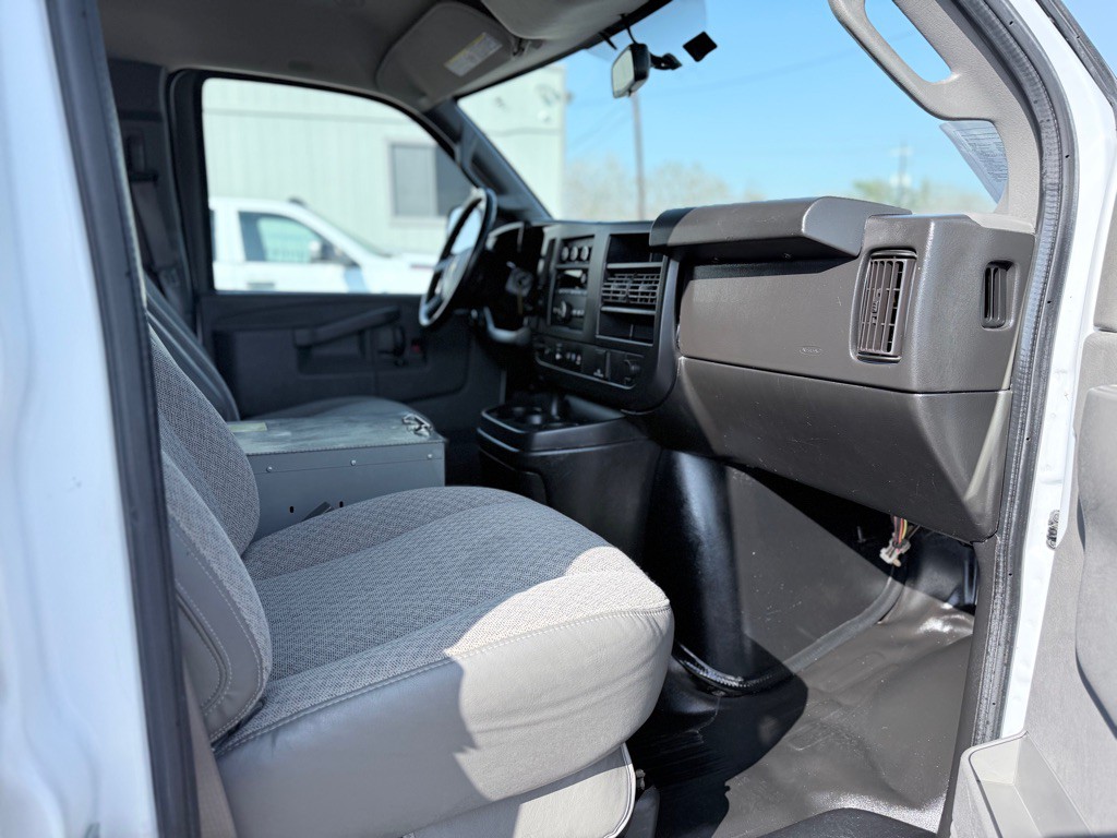 2020 Chevrolet Express Image 12