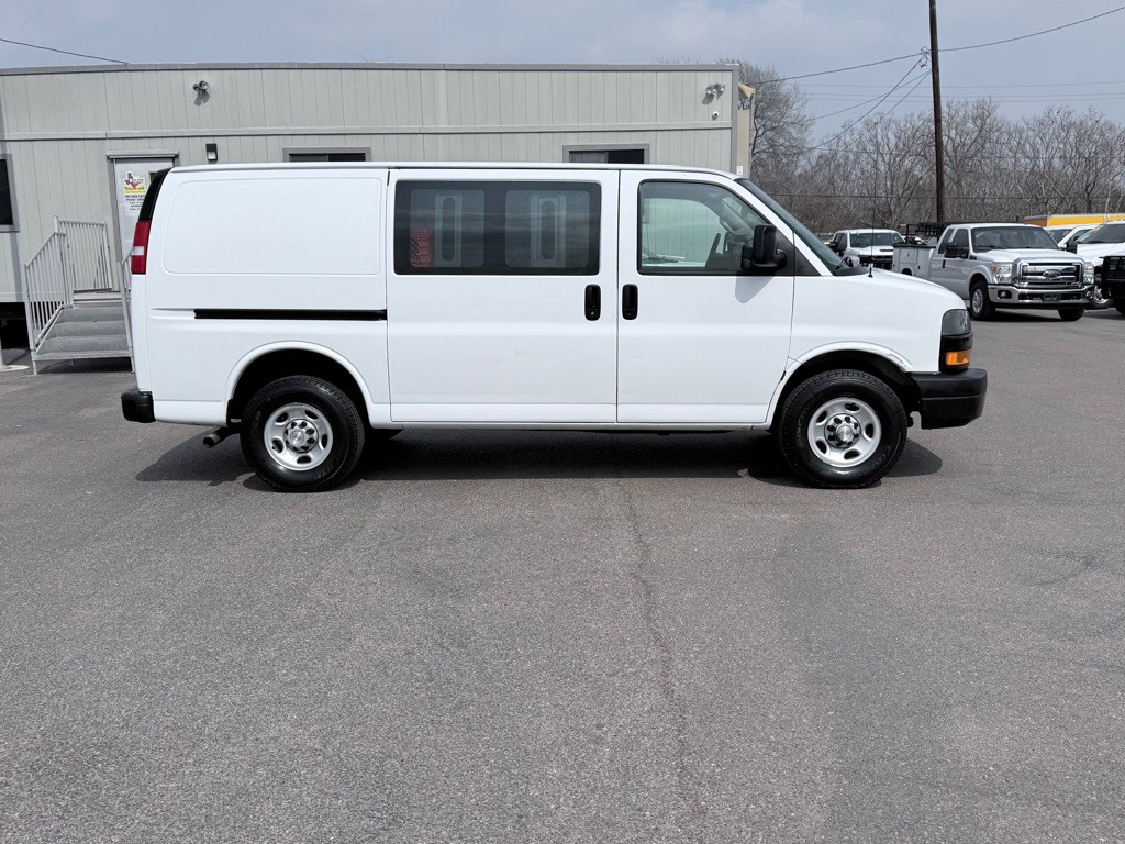 2021 Chevrolet Express Image 4