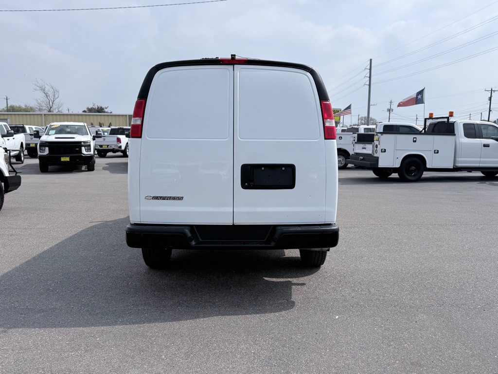 2021 Chevrolet Express Image 6