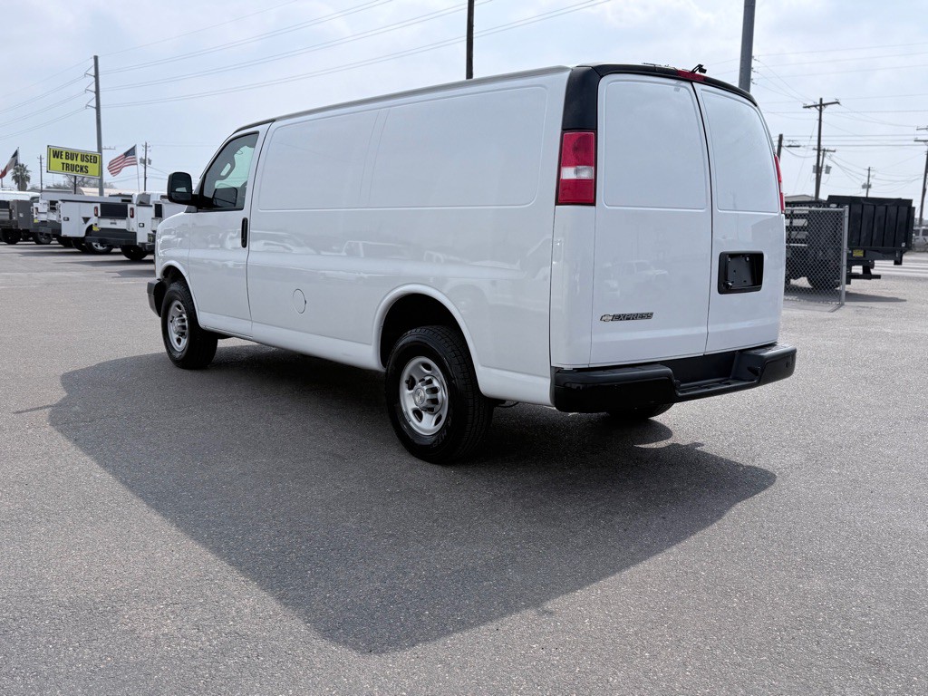2021 Chevrolet Express Image 7