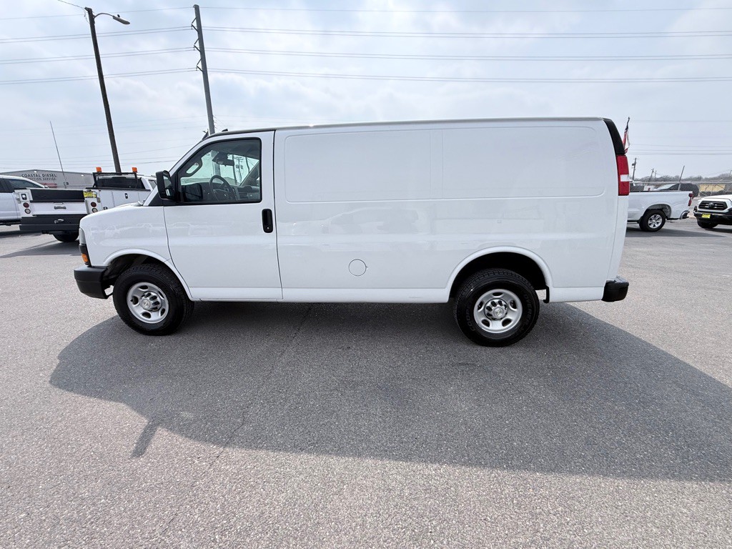 2021 Chevrolet Express Image 8