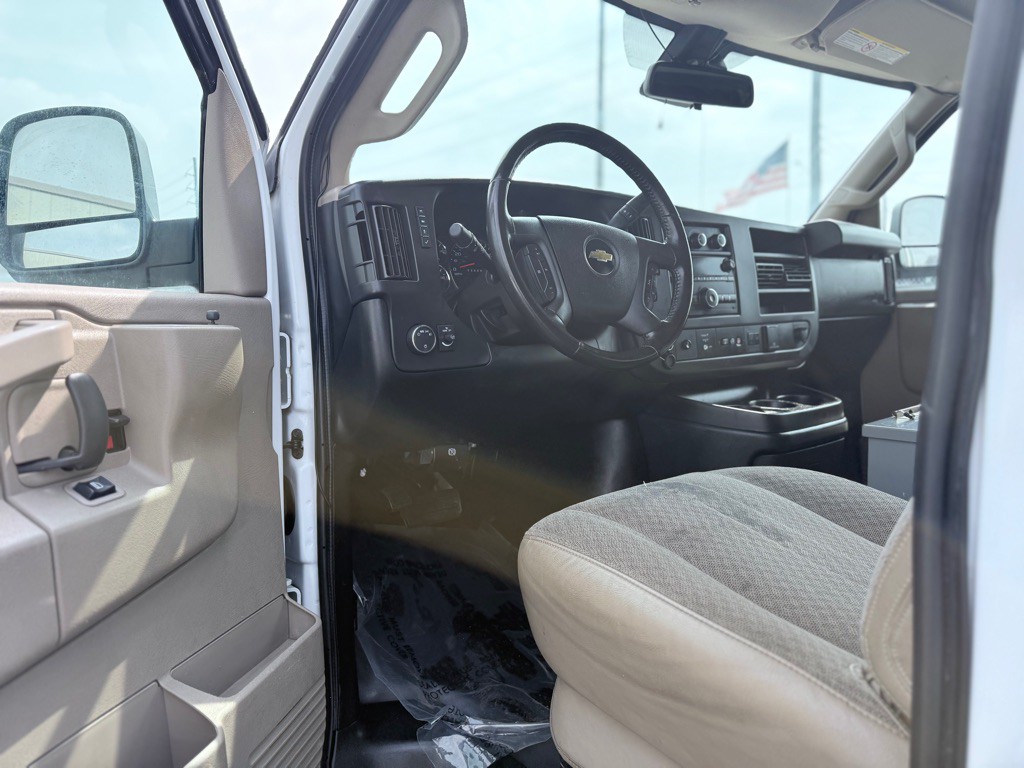 2021 Chevrolet Express Image 9