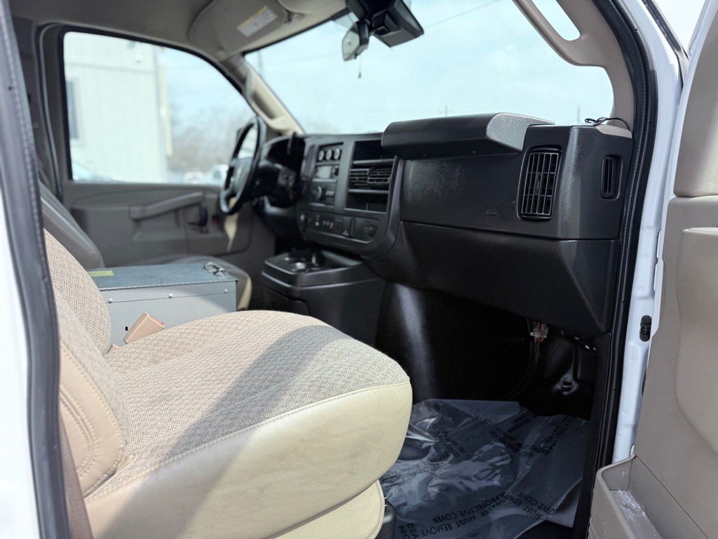 2021 Chevrolet Express Image 10