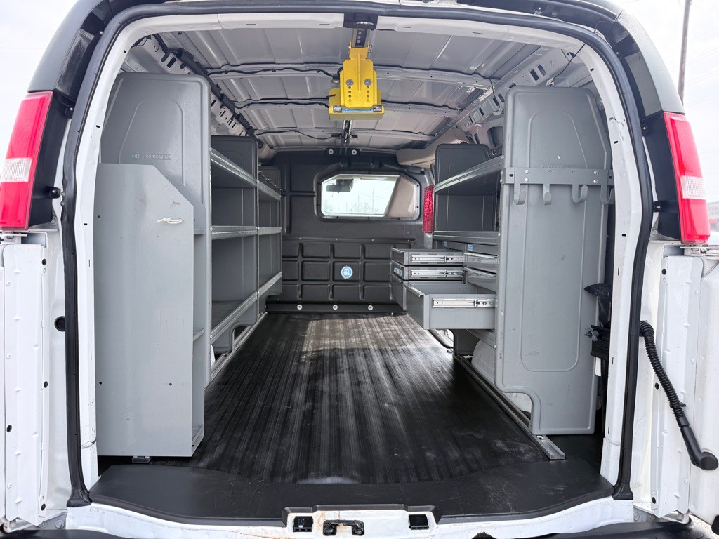 2021 Chevrolet Express Image 12