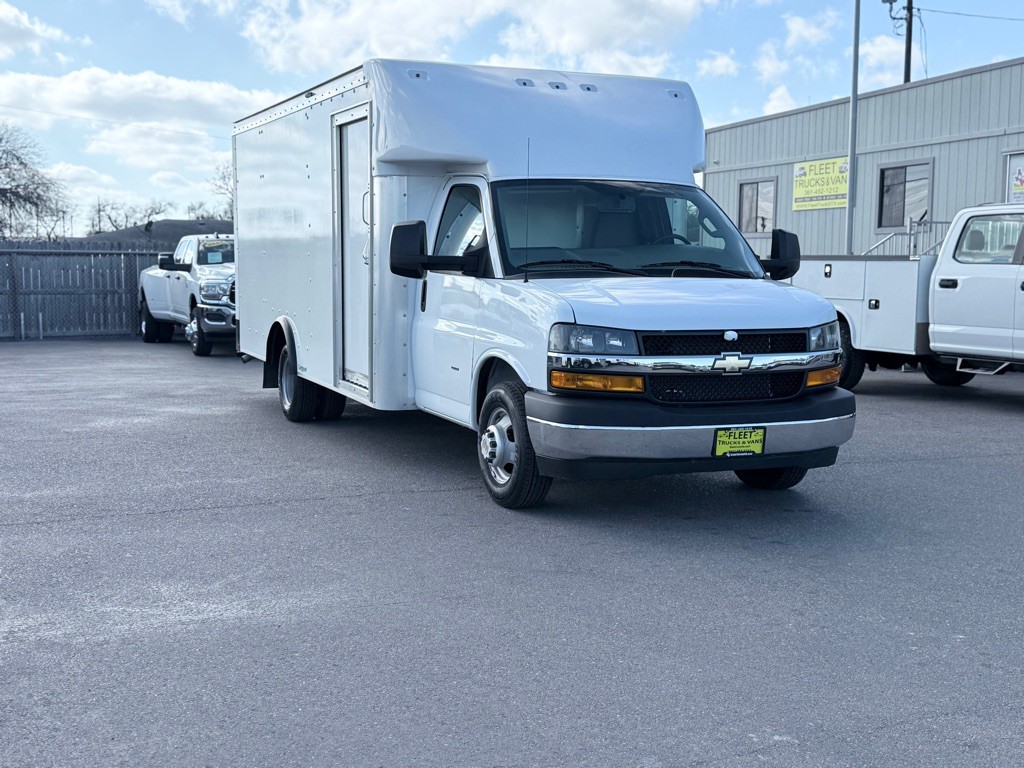 2022 Chevrolet Express Image 3