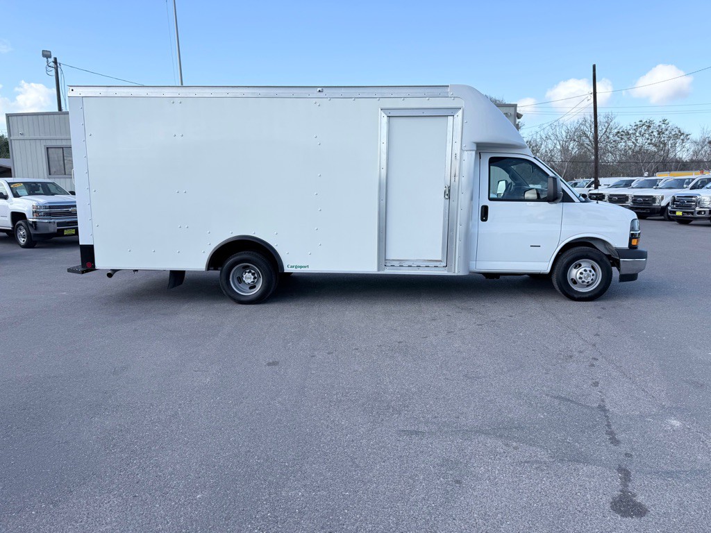 2022 Chevrolet Express Image 4