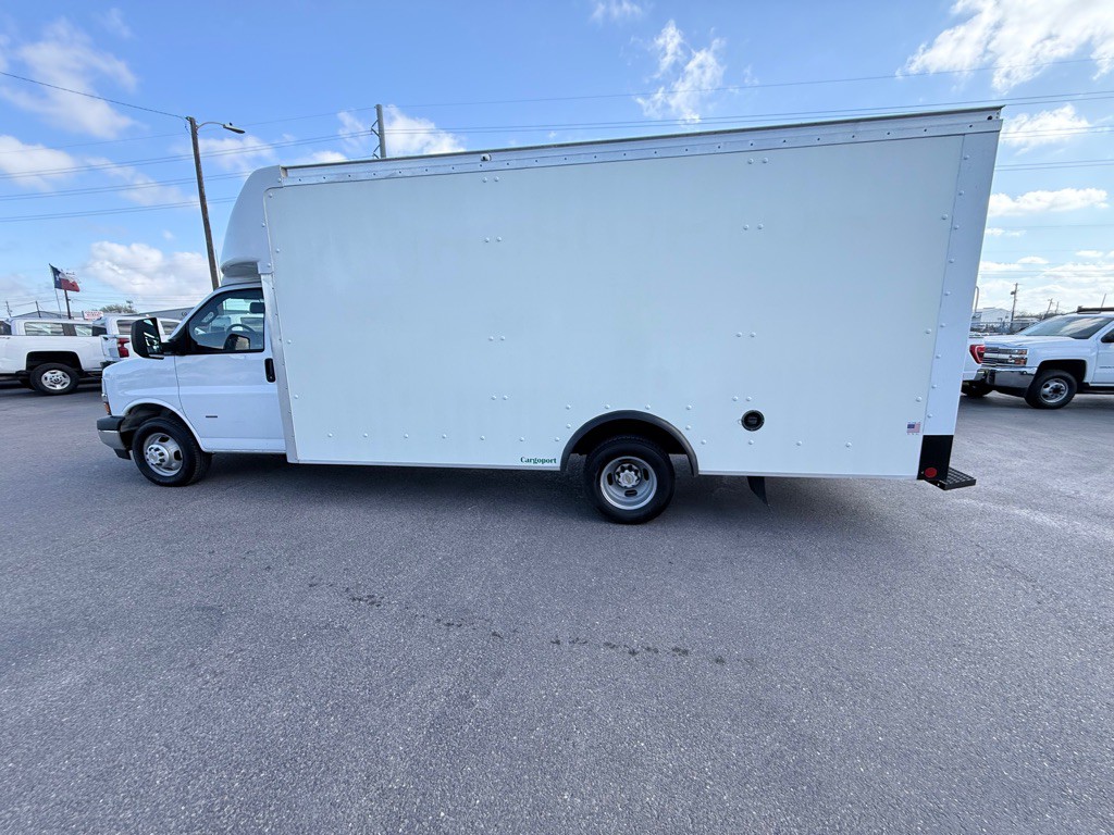 2022 Chevrolet Express Image 8