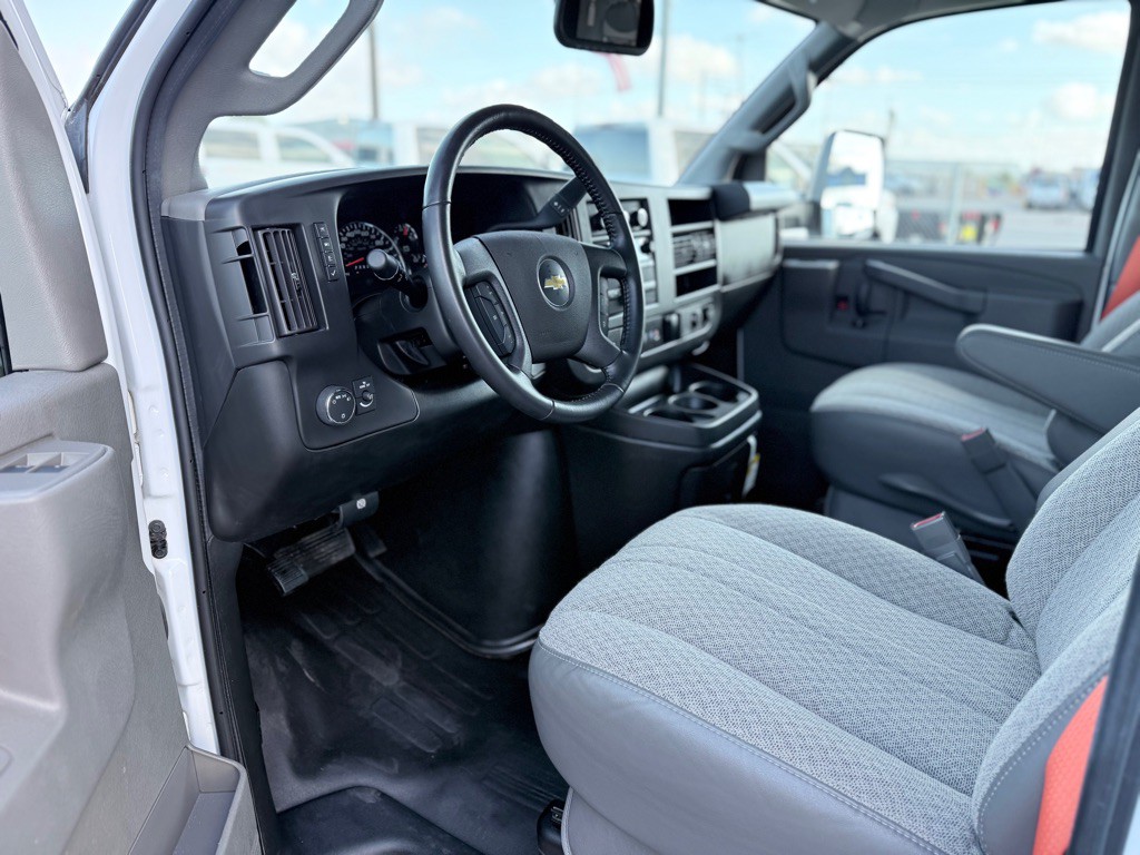 2022 Chevrolet Express Image 9